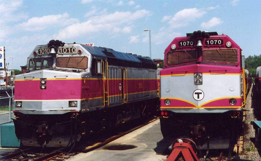 Photo of MBTA F40's at Worcester, MA. sporting old and new.