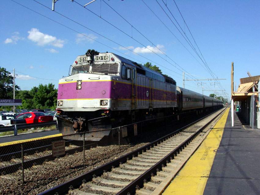 Photo of Outbound train # 811 at Mansfield,MA