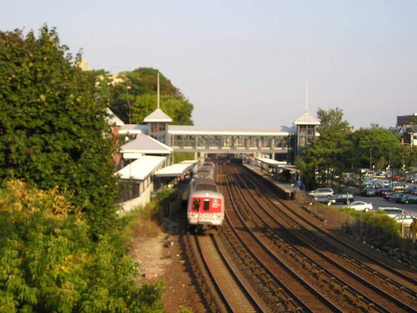 Photo of Midday Metro-North New Haven Line Local At Mt. Vernon East