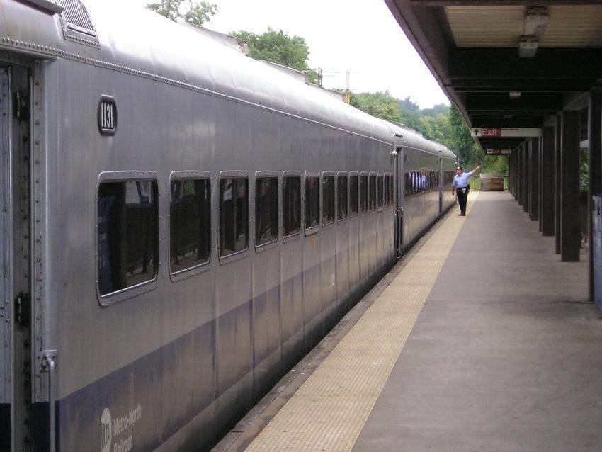 Photo of Pullman ACMU 1100-Series Trainset At White Plains, NY