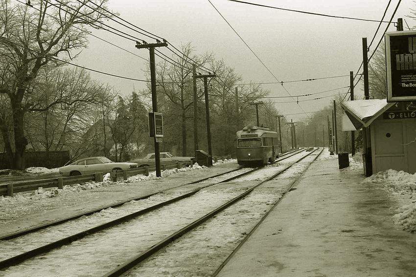 Photo of PCC car approaches the Eliot station on the Riverside line.