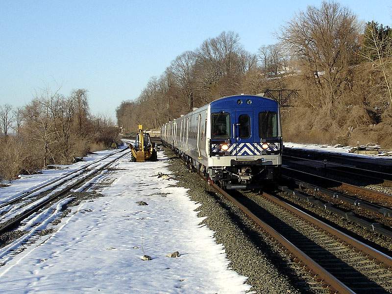 Photo of M -7 Commuter train approaching Riverdale