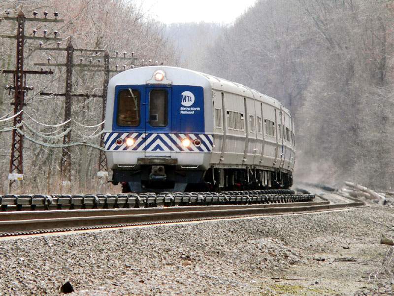 Photo of Northbound MU's Between Hartsdale And White Plains