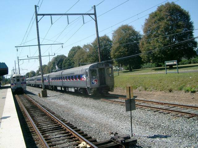 Photo of SEPTA trains at Warminster, PA