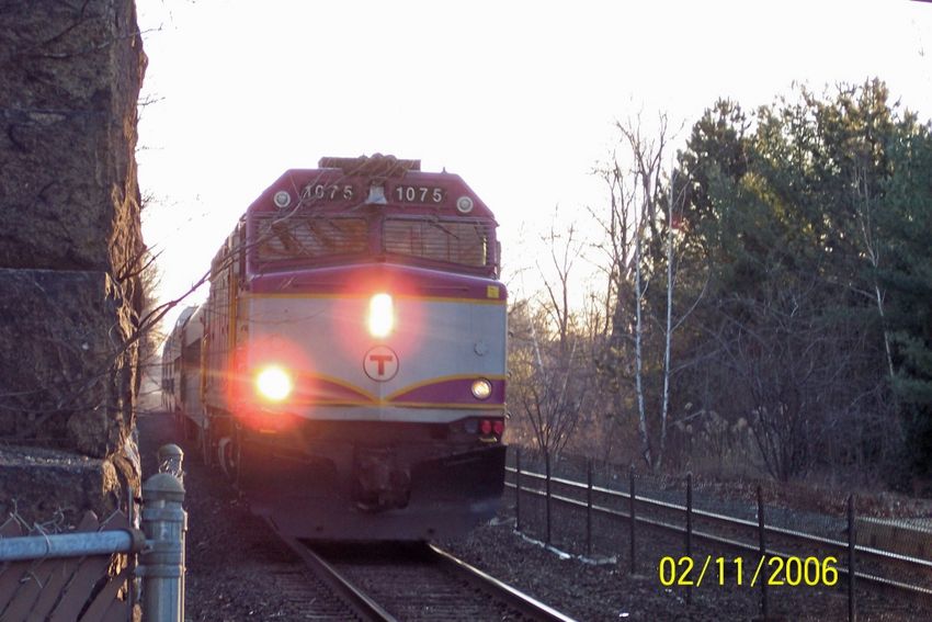 Photo of MBTA F40PH-2C 1075 as it closes in on West Natick.