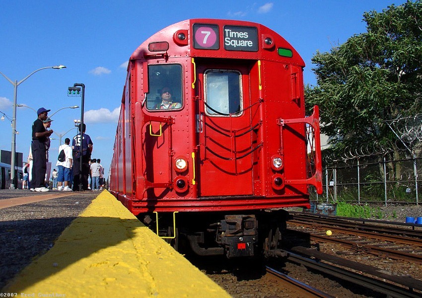 Photo of IRT SMEE train at the Rockaways