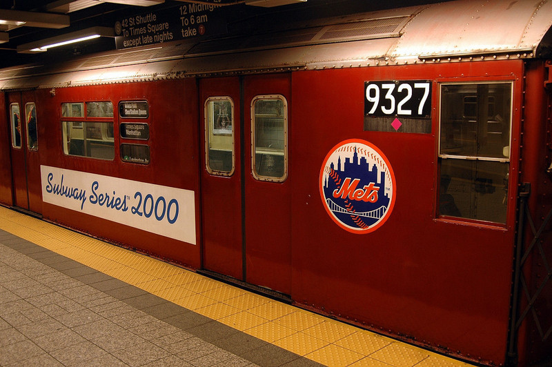 Photo of R33 9327 at Grand Central