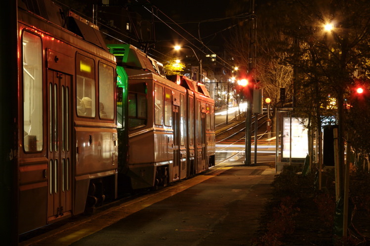 Photo of MBTA Green Line train stops to let of passengers on the Cleveland Circle Branch