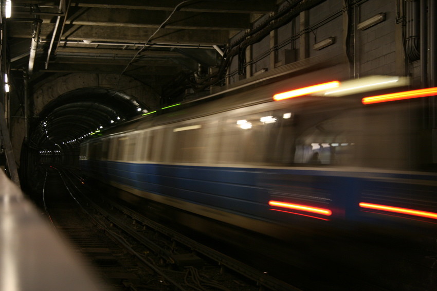 Photo of MBTA Blue Line heads to State Street from Aquarium Station