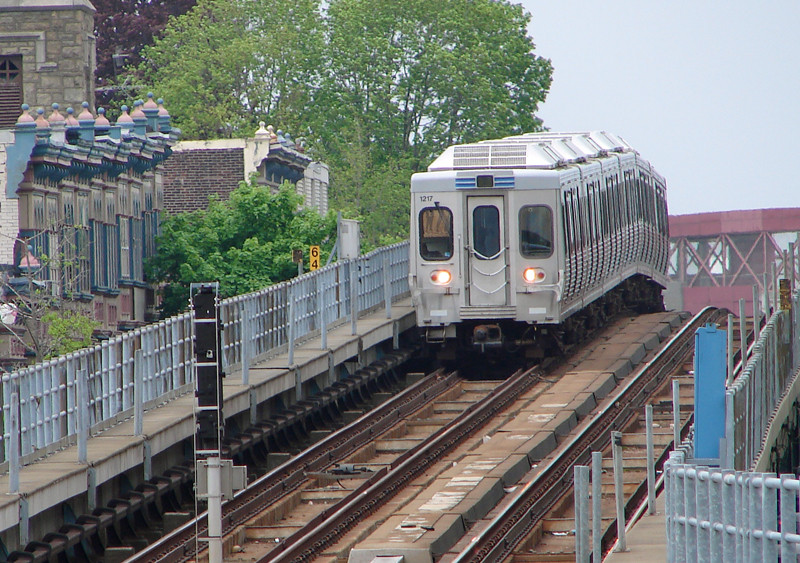 Photo of SEPTA Market Frankford Elevated Subway pulling into Frankford (Philadelphia)