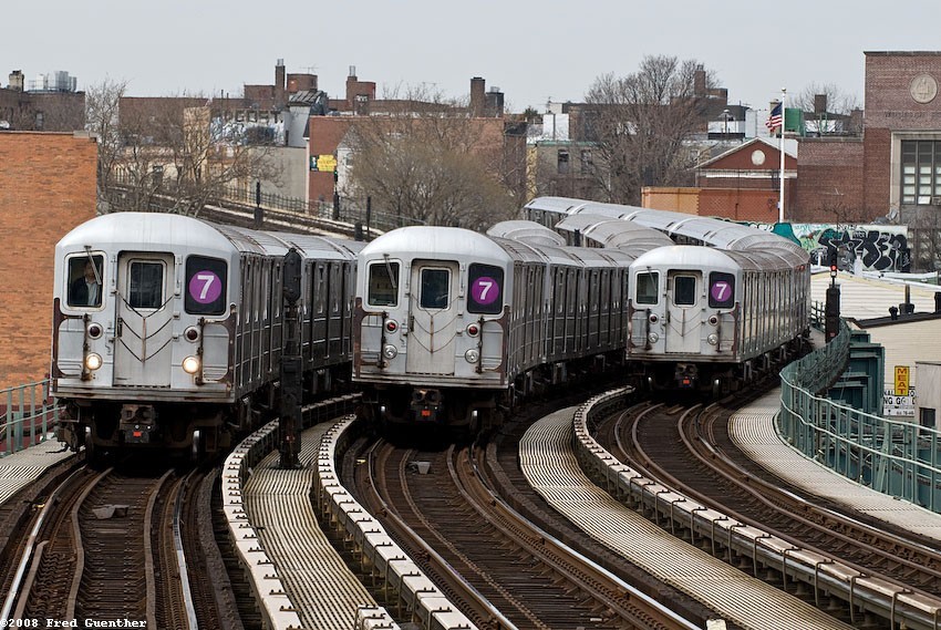 Photo of Triple Play on the Flushing Line at Woodside