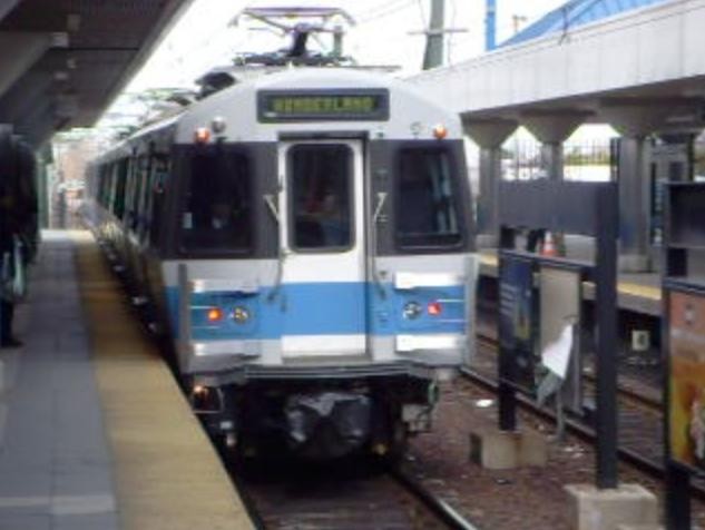 Photo of MBTA Blue Line 0708 Leads Train into Wonderland After Reversing Direction