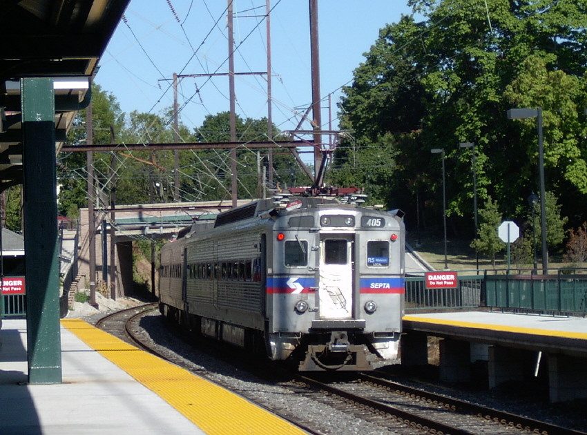 Photo of Septa Train at Fort Washington, PA on the Doylestown Line