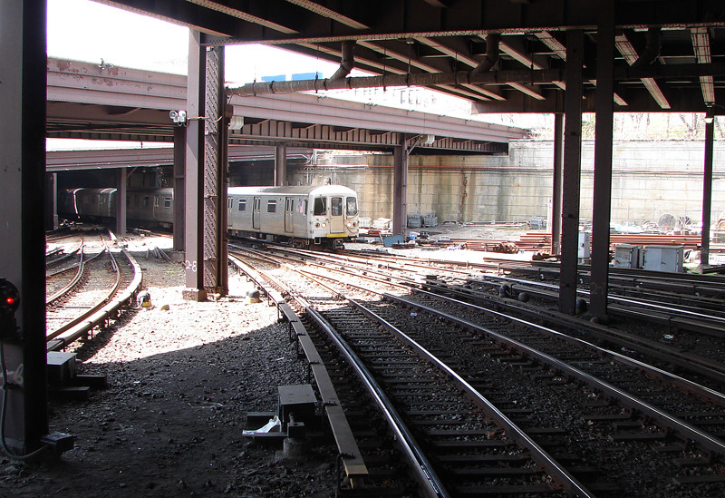Photo of Staten Island Railway arriving at St. George Station - Staten Island