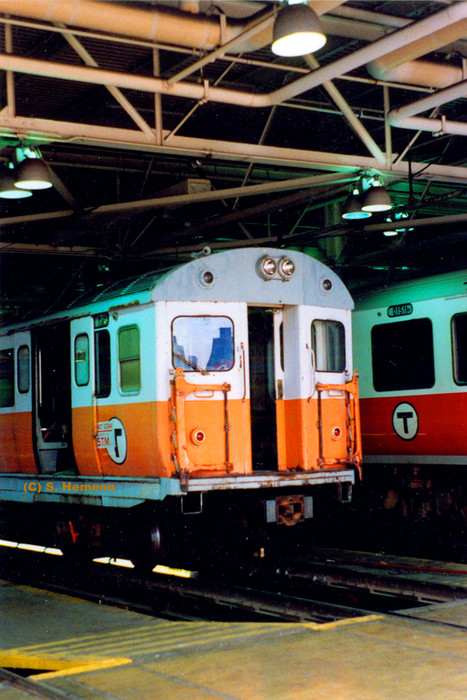 Photo of Orange Line 01100s in work service on the Red Line