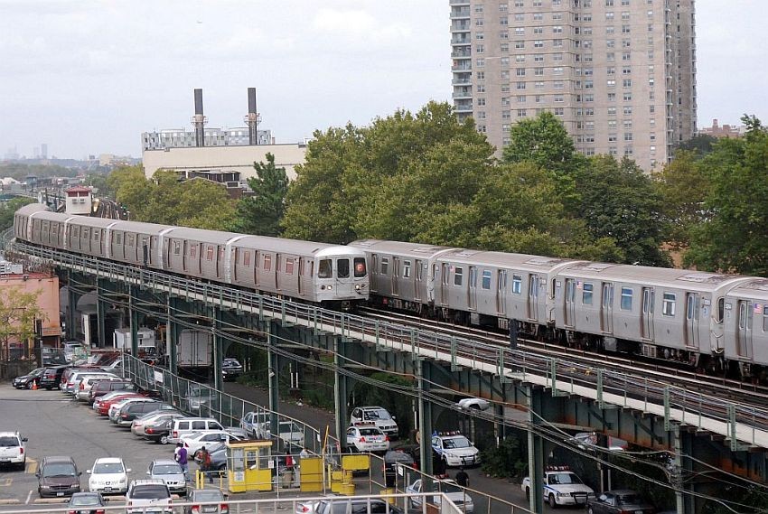 Photo of Two F trains between Ave P & West 8th St