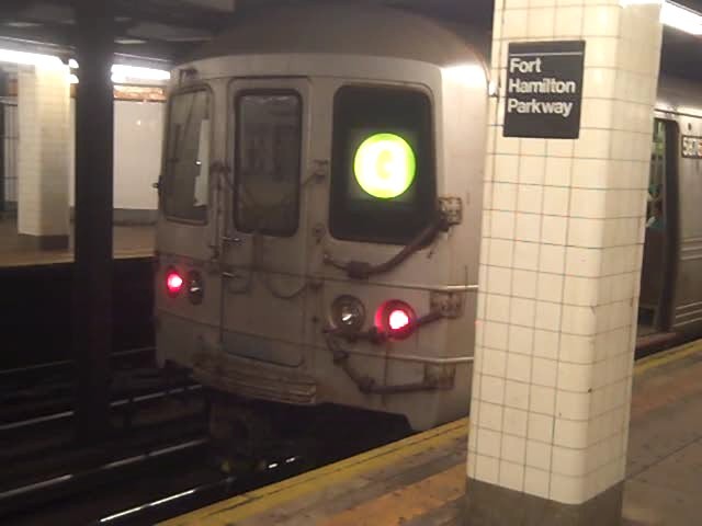 Photo of A G Train at Fort Hamilton Parkway station, NYC