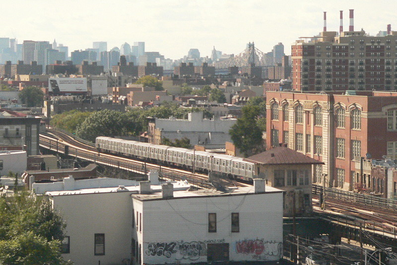 Photo of NY Subway from Hell Gate Bridge