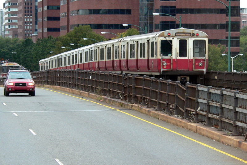 Photo of Red Line on Longfellow Bridge