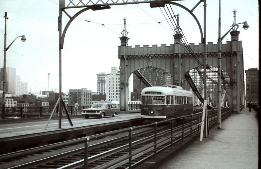 Photo of PRC 1663 on Smithfield Street Bridge